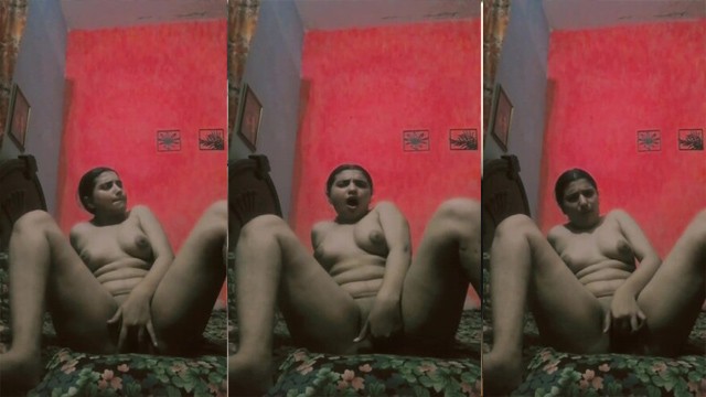 Pakistani Babe Ayesha – Masturbating For BF Viral Video